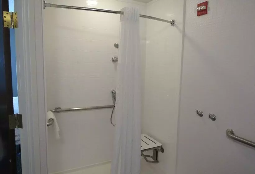 酒店 Hampton Inn & Suites Newtown