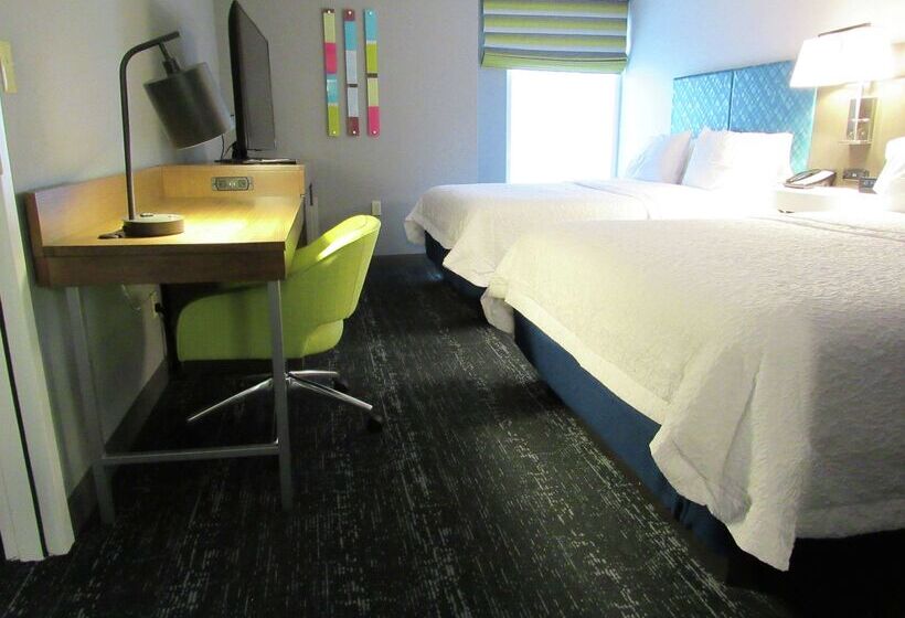 ホテル Hampton Inn & Suites Newtown