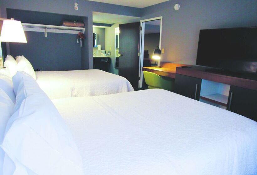 ホテル Hampton Inn & Suites Newtown