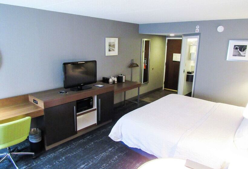 ホテル Hampton Inn & Suites Newtown