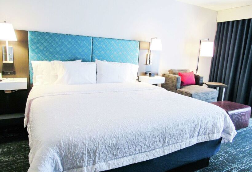 ホテル Hampton Inn & Suites Newtown