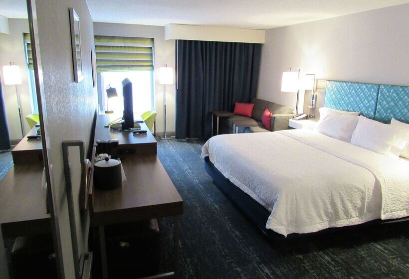 ホテル Hampton Inn & Suites Newtown