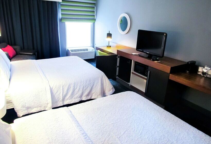 ホテル Hampton Inn & Suites Newtown