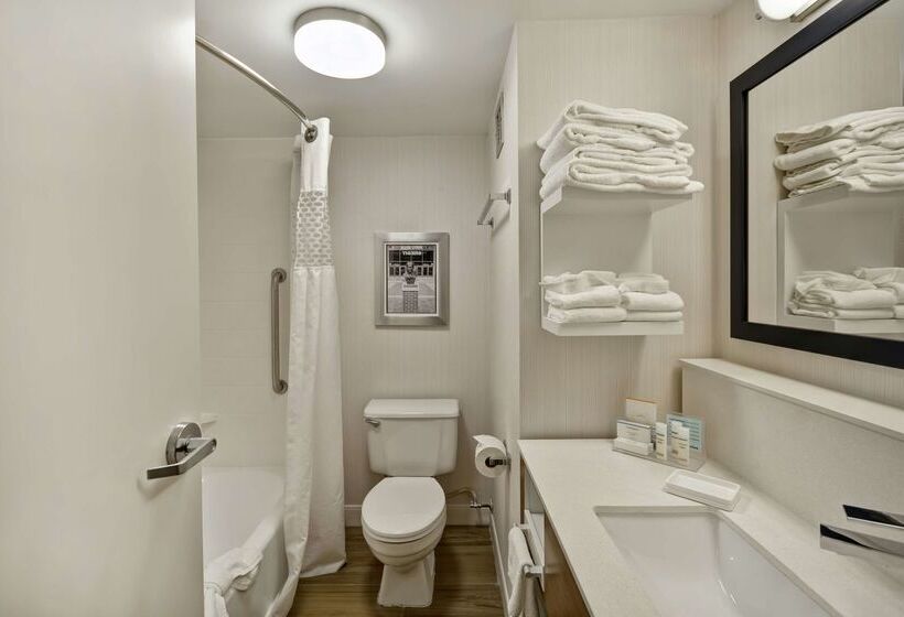 בית מלון כפרי Hampton Inn Auburn