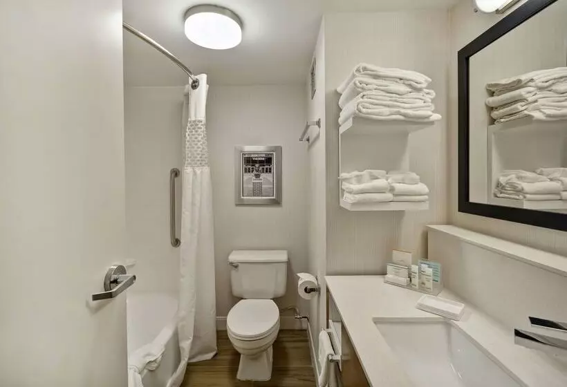 Отель Hampton Inn Auburn