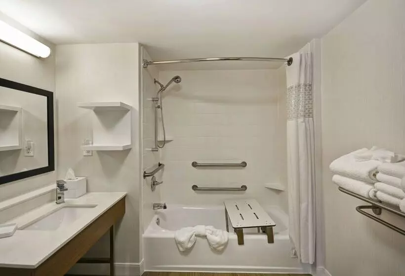 Отель Hampton Inn Auburn