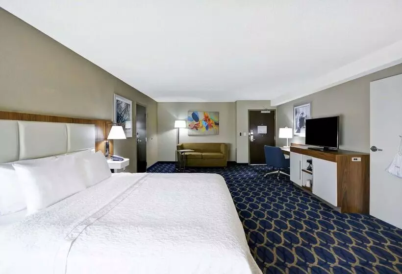 Отель Hampton Inn Auburn