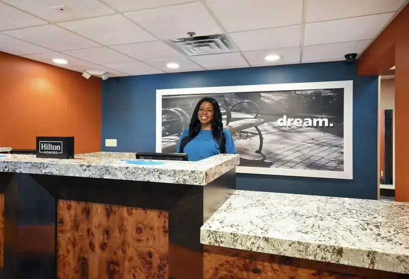 Отель Hampton Inn Auburn