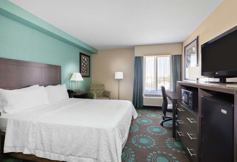 בית מלון כפרי Spark By Hilton Bakersfield Central