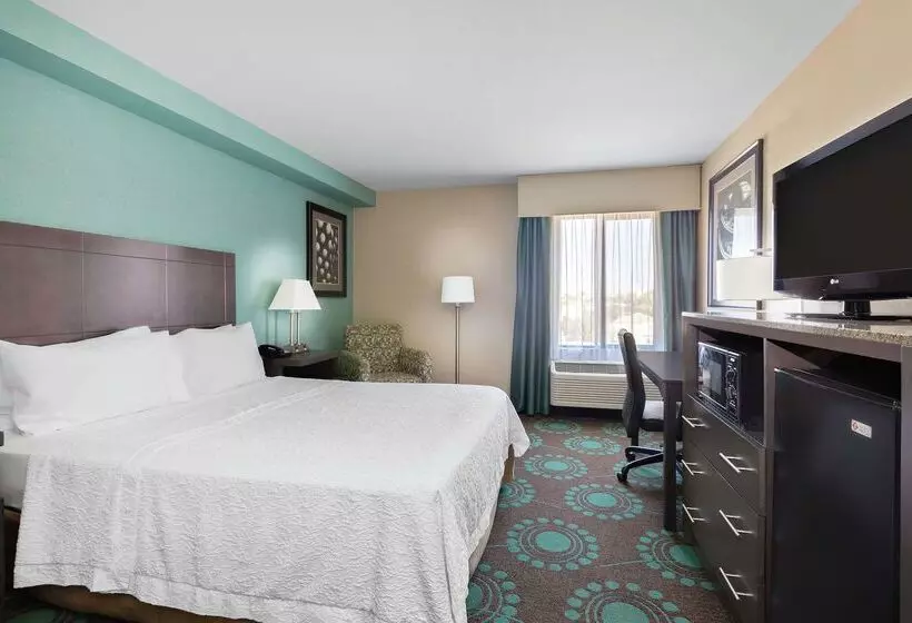 ホテル Spark By Hilton Bakersfield Central