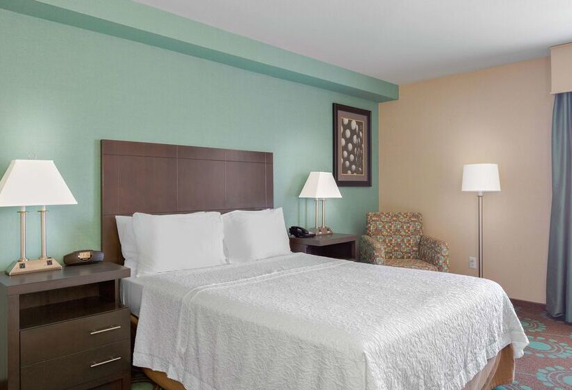 בית מלון כפרי Spark By Hilton Bakersfield Central