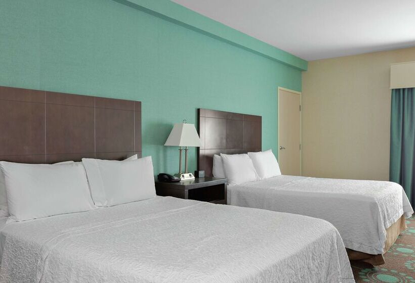 בית מלון כפרי Spark By Hilton Bakersfield Central