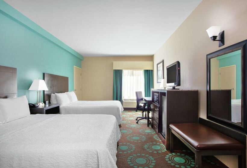 בית מלון כפרי Spark By Hilton Bakersfield Central