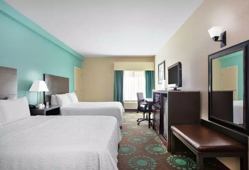 ホテル Spark By Hilton Bakersfield Central