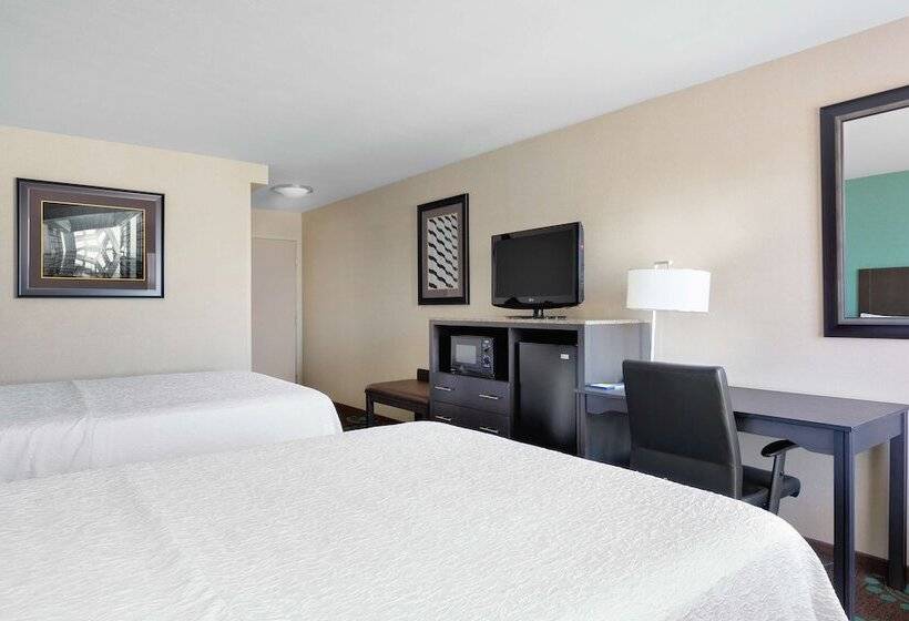 בית מלון כפרי Spark By Hilton Bakersfield Central