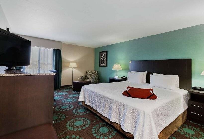 בית מלון כפרי Spark By Hilton Bakersfield Central