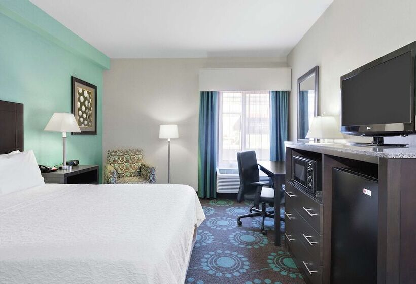 בית מלון כפרי Spark By Hilton Bakersfield Central