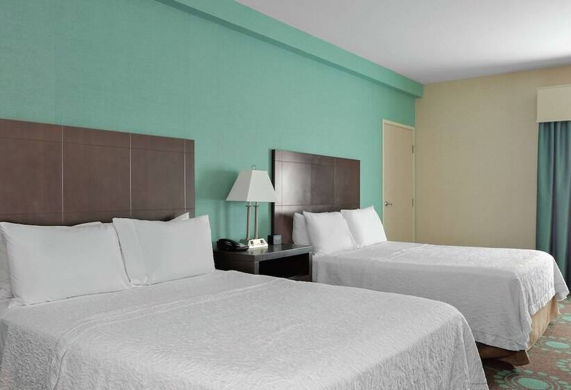 בית מלון כפרי Spark By Hilton Bakersfield Central