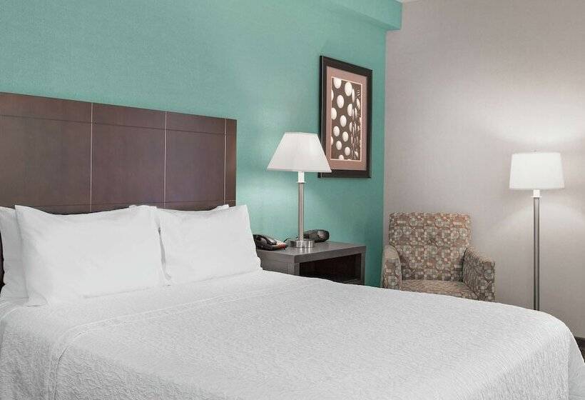 בית מלון כפרי Spark By Hilton Bakersfield Central