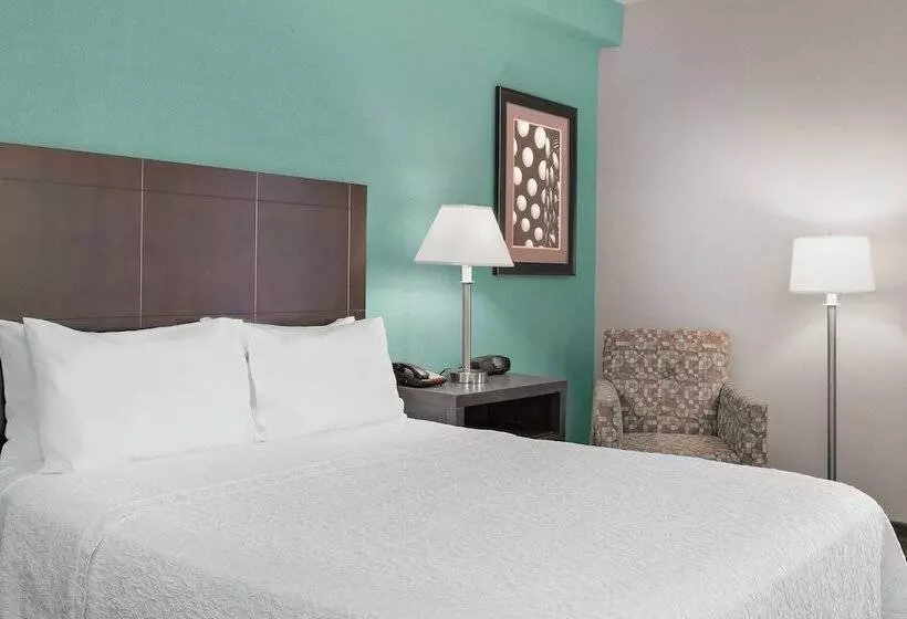 ホテル Spark By Hilton Bakersfield Central