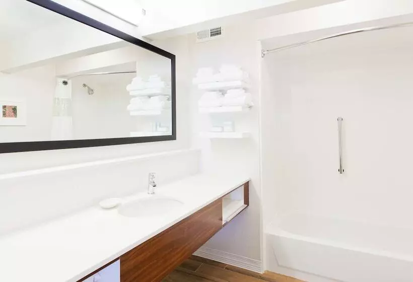 Отель Hampton Inn Bremeni20