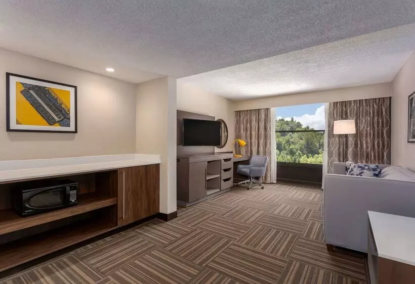 هتل Hampton Inn Bristol