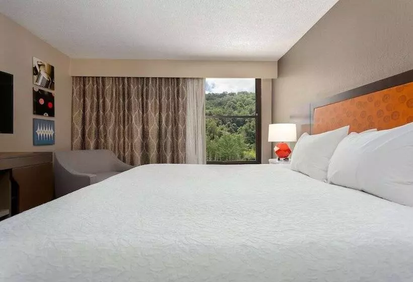 هتل Hampton Inn Bristol