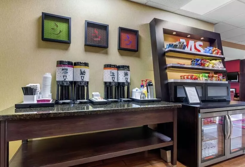 Отель Hampton Inn Brookhaven