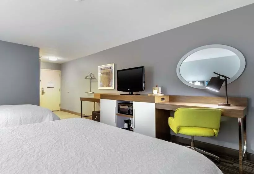 Отель Hampton Inn Brookhaven