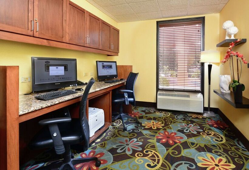 Отель Hampton Inn Charlottenorth/lake Norman