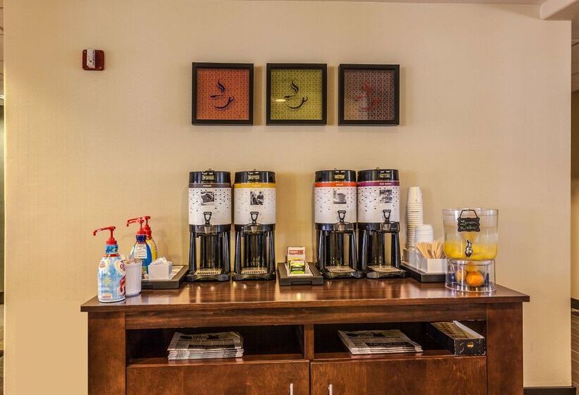 هتل Hampton Inn Colorado Springs Airport