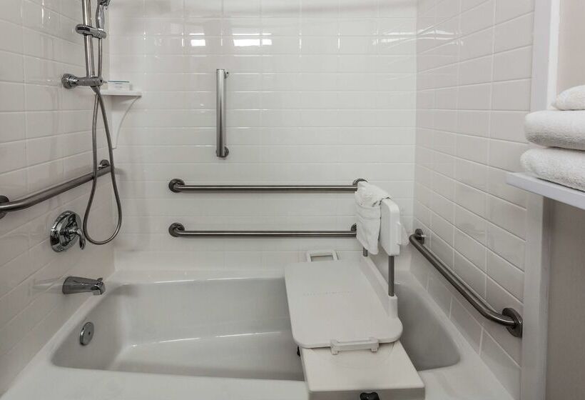 هتل Hampton Inn Colorado Springs Airport