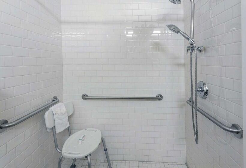 هتل Hampton Inn Colorado Springs Airport