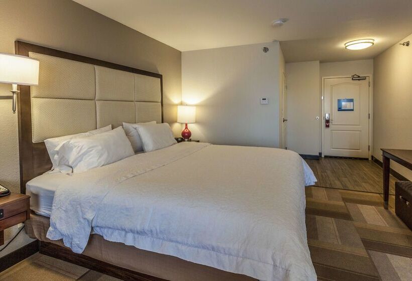 هتل Hampton Inn Colorado Springs Airport