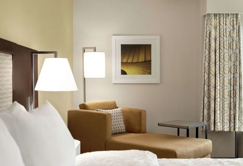 هتل Hampton Inn Houstonhobby Airport