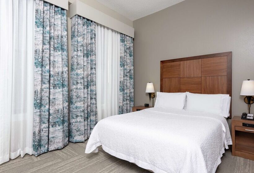 هتل Hampton Inn Indianapolis Downtown Across From Circle Centre