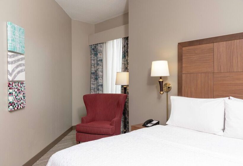 هتل Hampton Inn Indianapolis Downtown Across From Circle Centre