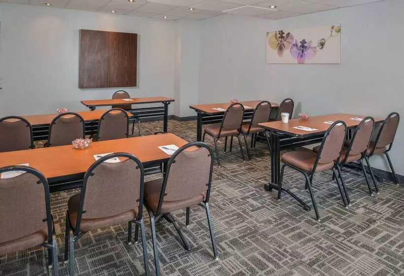 هتل Hampton Inn Closest To Universal Orlando