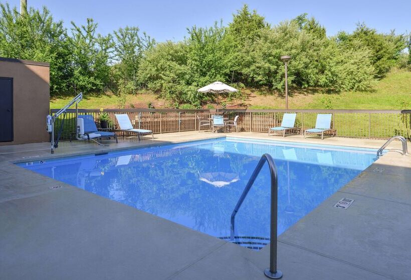 호텔 Hampton Inn Staunton