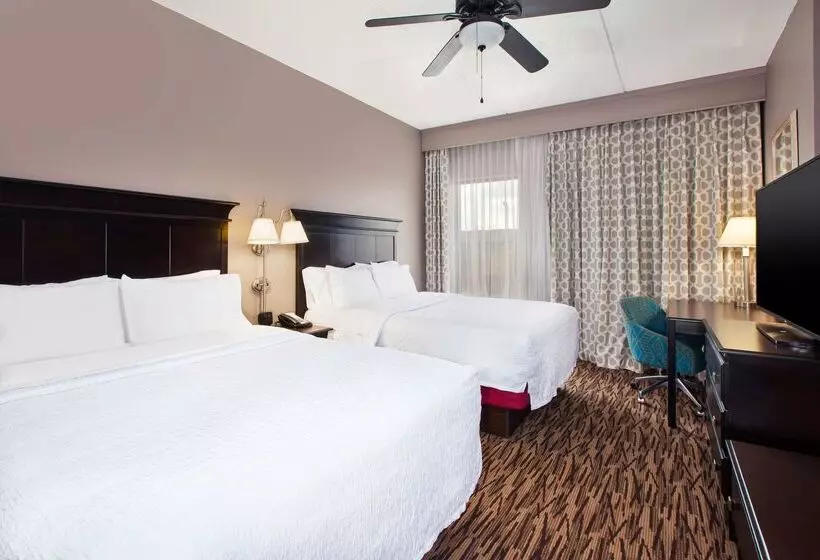 Отель Hampton Inn & Suites Clevelandairport/middleburg Heights