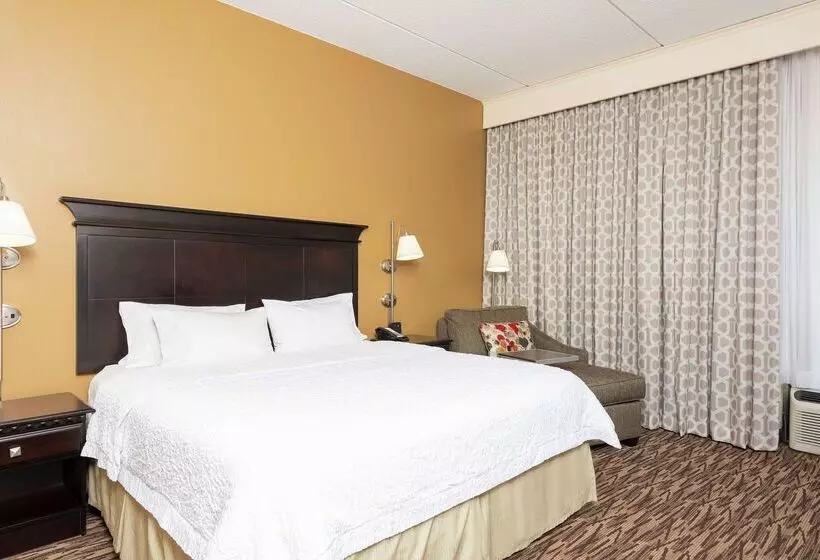 Отель Hampton Inn & Suites Clevelandairport/middleburg Heights