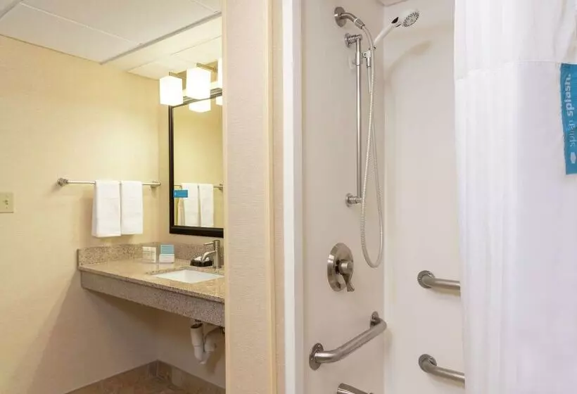 Отель Hampton Inn & Suites Clevelandairport/middleburg Heights