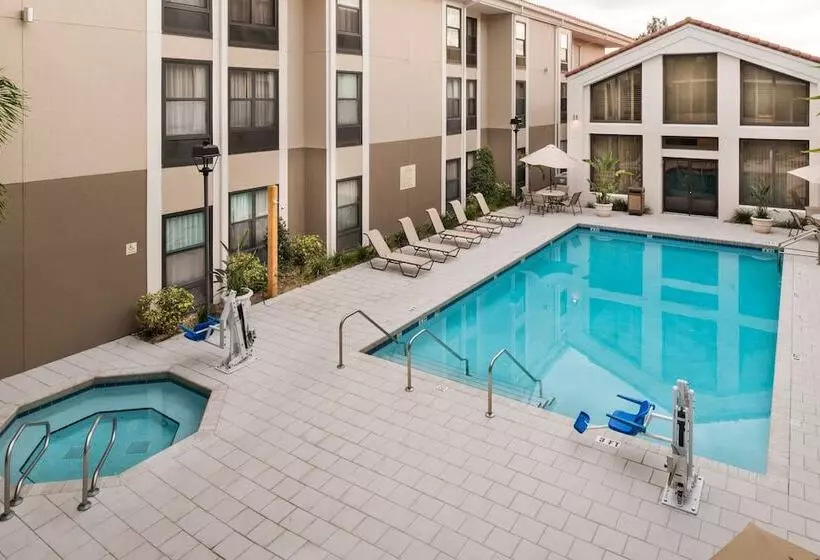 هتل Hampton Inn & Suites Orlando/east Ucf Area