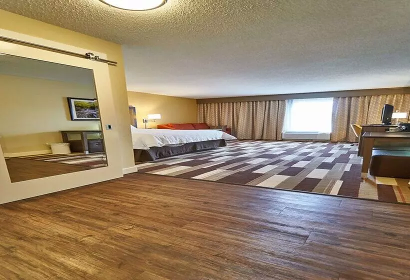 Отель Hampton Inn Uniontown