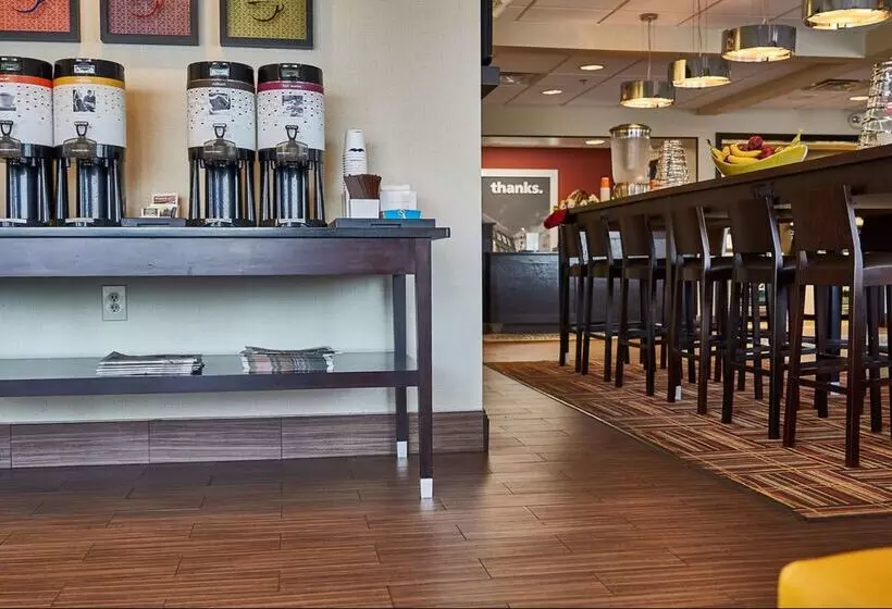 Отель Hampton Inn Uniontown