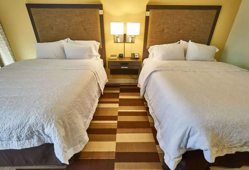 Отель Hampton Inn Uniontown