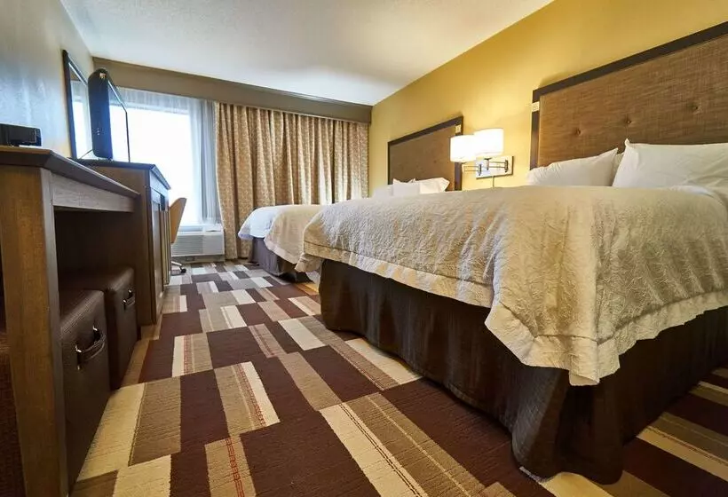 Отель Hampton Inn Uniontown