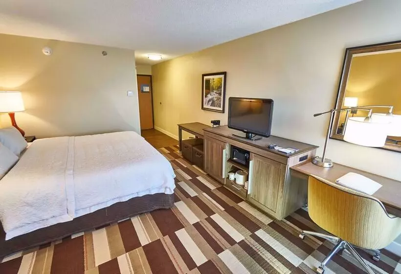 Отель Hampton Inn Uniontown