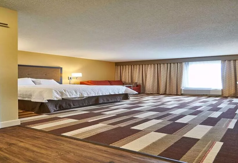 Отель Hampton Inn Uniontown