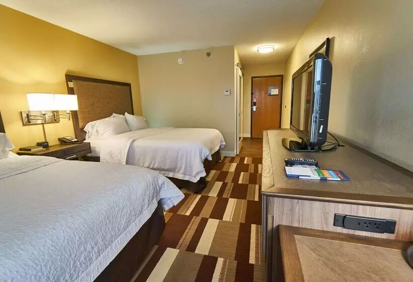 Отель Hampton Inn Uniontown